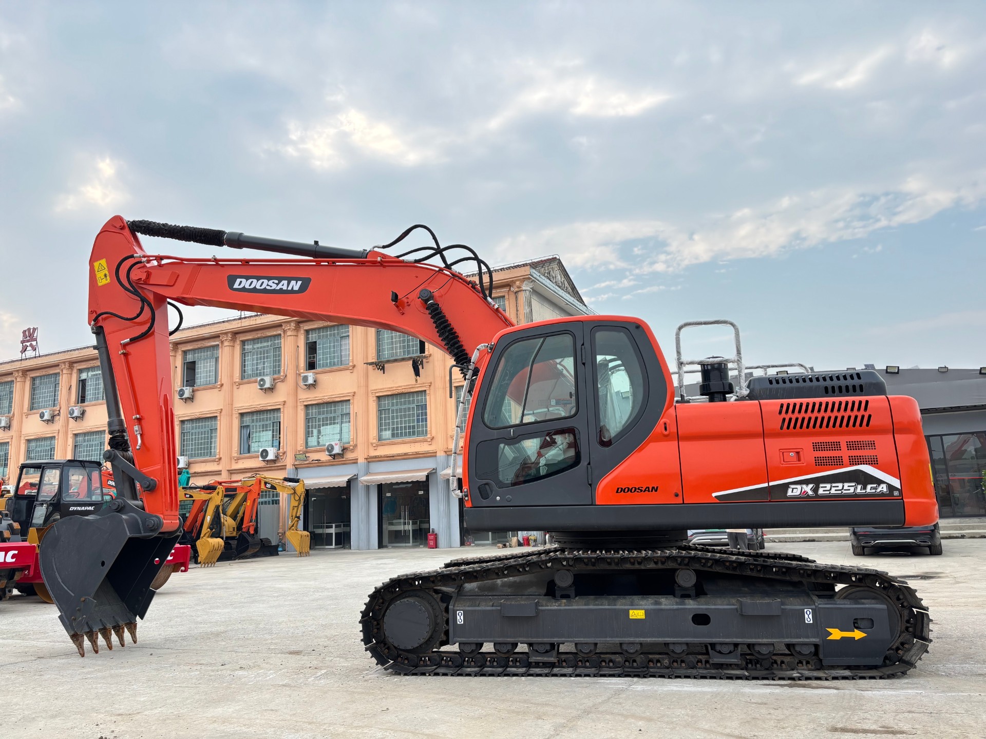 Used Doosan DX225 Excavator In Shanghai,China