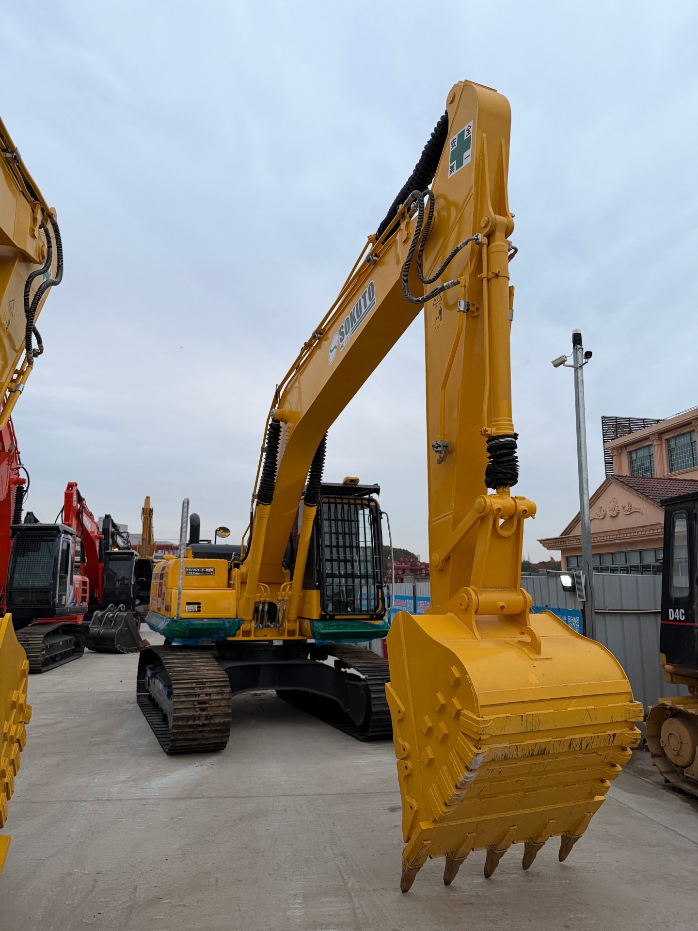 Used Komatsu PC200 Excavator In Shanghai,China