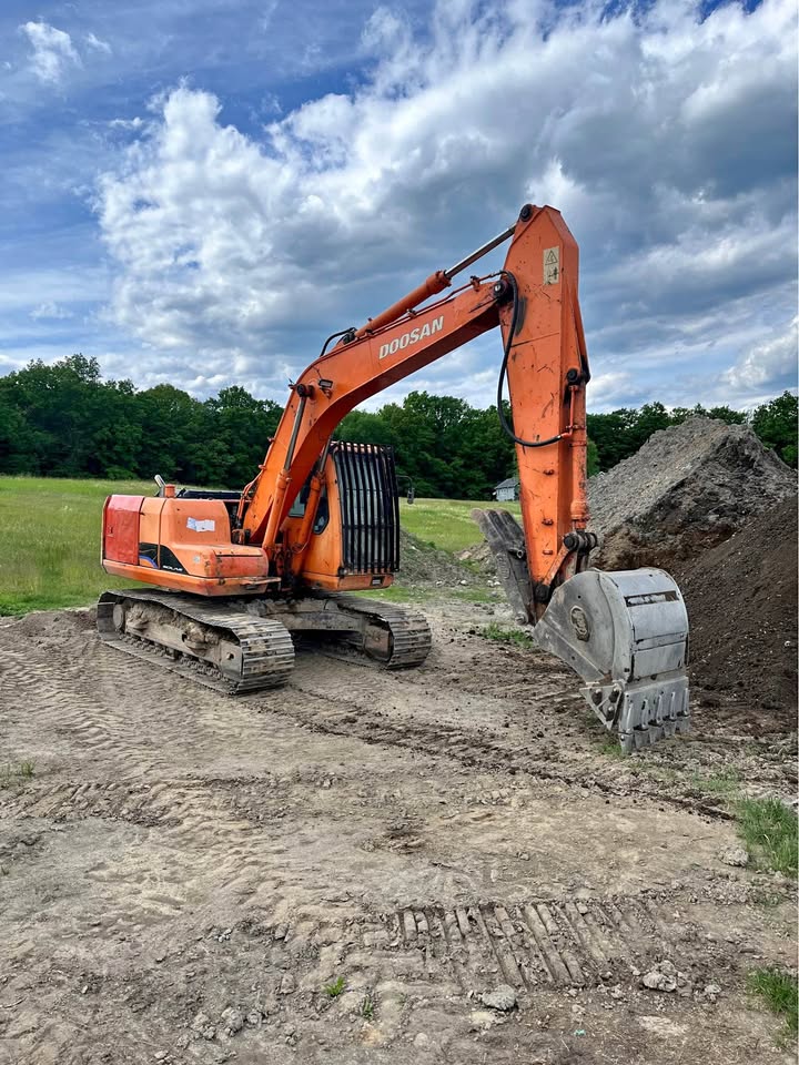 Used Doosan solar140 lc-v Excavator In Guyana