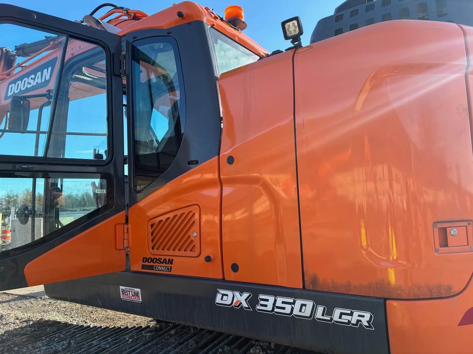 Used Doosan dx350 lcr-7 Excavator In Guyana
