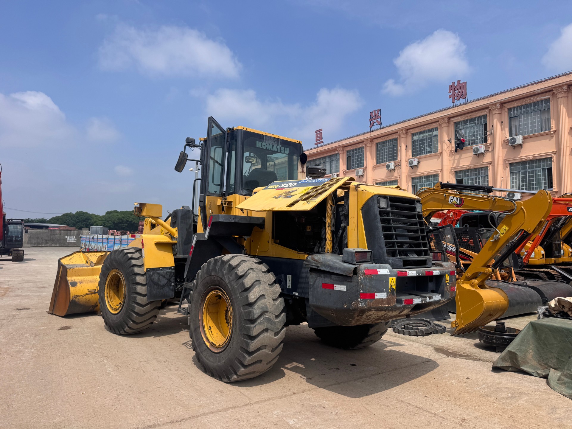 Used Komatsu WA320 Wheel Loader In Shanghai,China