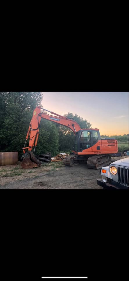 Used Doosan dx 140 lc-3 Excavator In Guyana