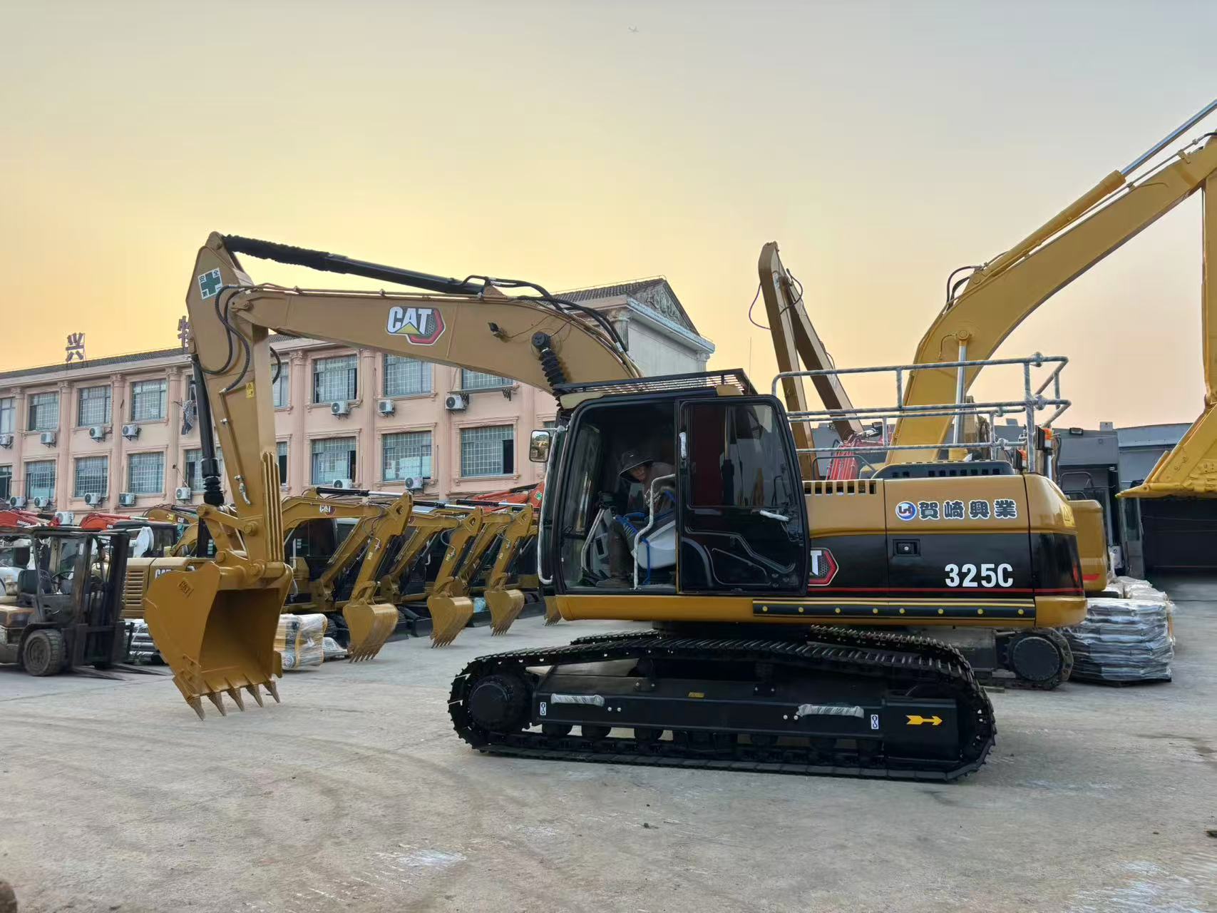 Used CAT 325C Excavator In Shanghai,China