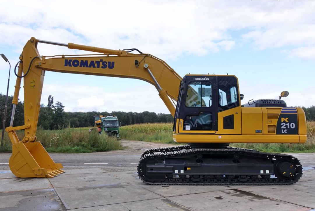 Used Komatsu PC220-8 Excavator In Indonesia