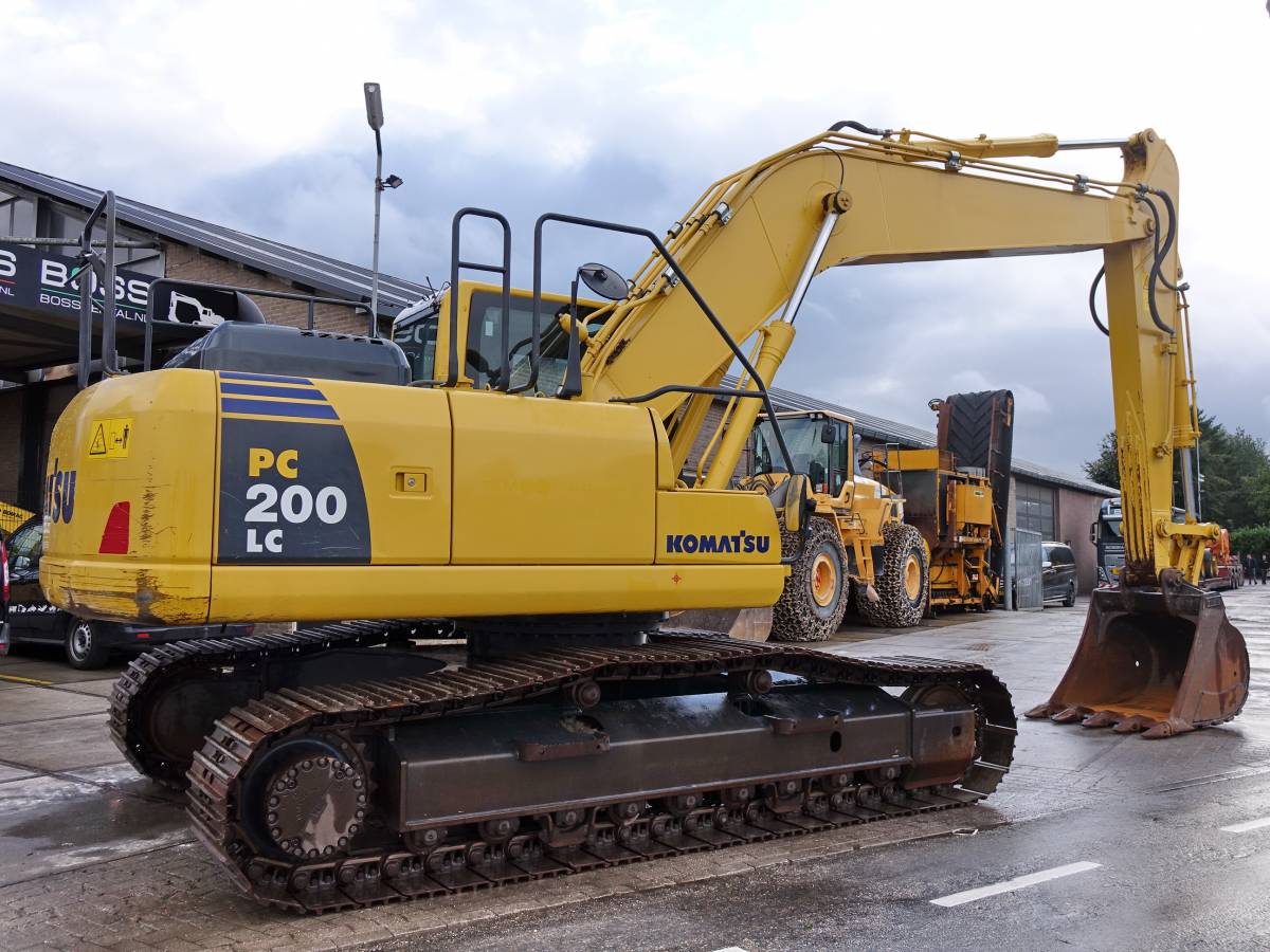 Used Komatsu PC200-8 Excavator In Papua New Guinea