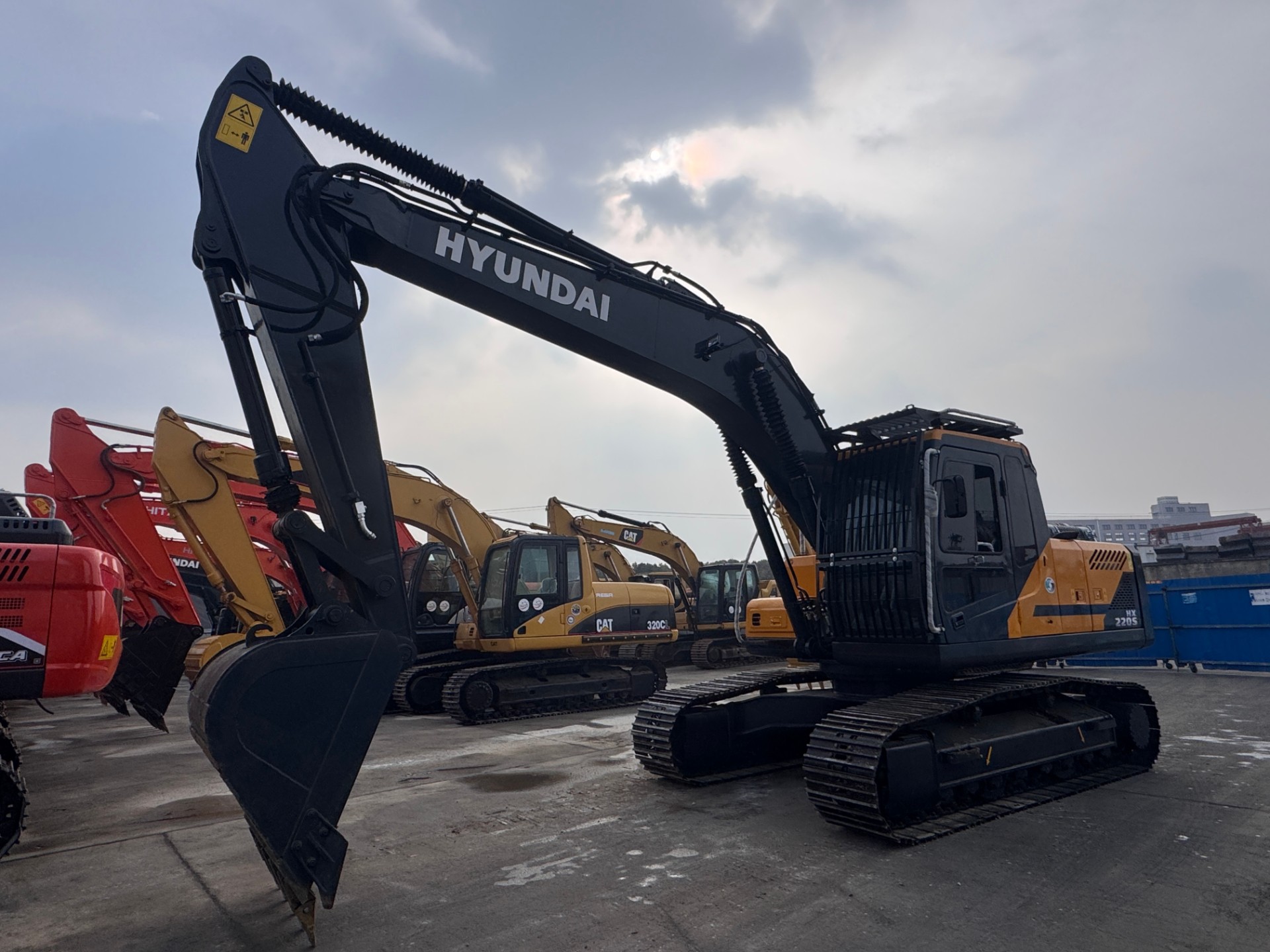 Used Hyundai HX220S Excavator In Colombia