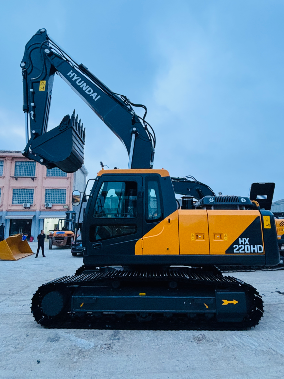 Used Hyundai HX220HD Excavator In Colombia